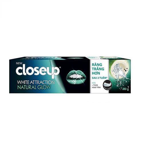 Kem đánh răng Closeup trắng sáng tự nhiên khoáng chất và than hoạt tính 180g